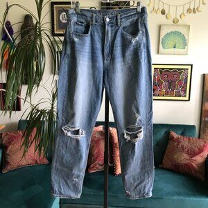 AMERICAN EAGLE size 8R Distressed Denim High Rise Mom Straight Jeans